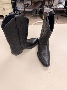 Ariat Black Leather Western Cowboy Boots with Stitching
